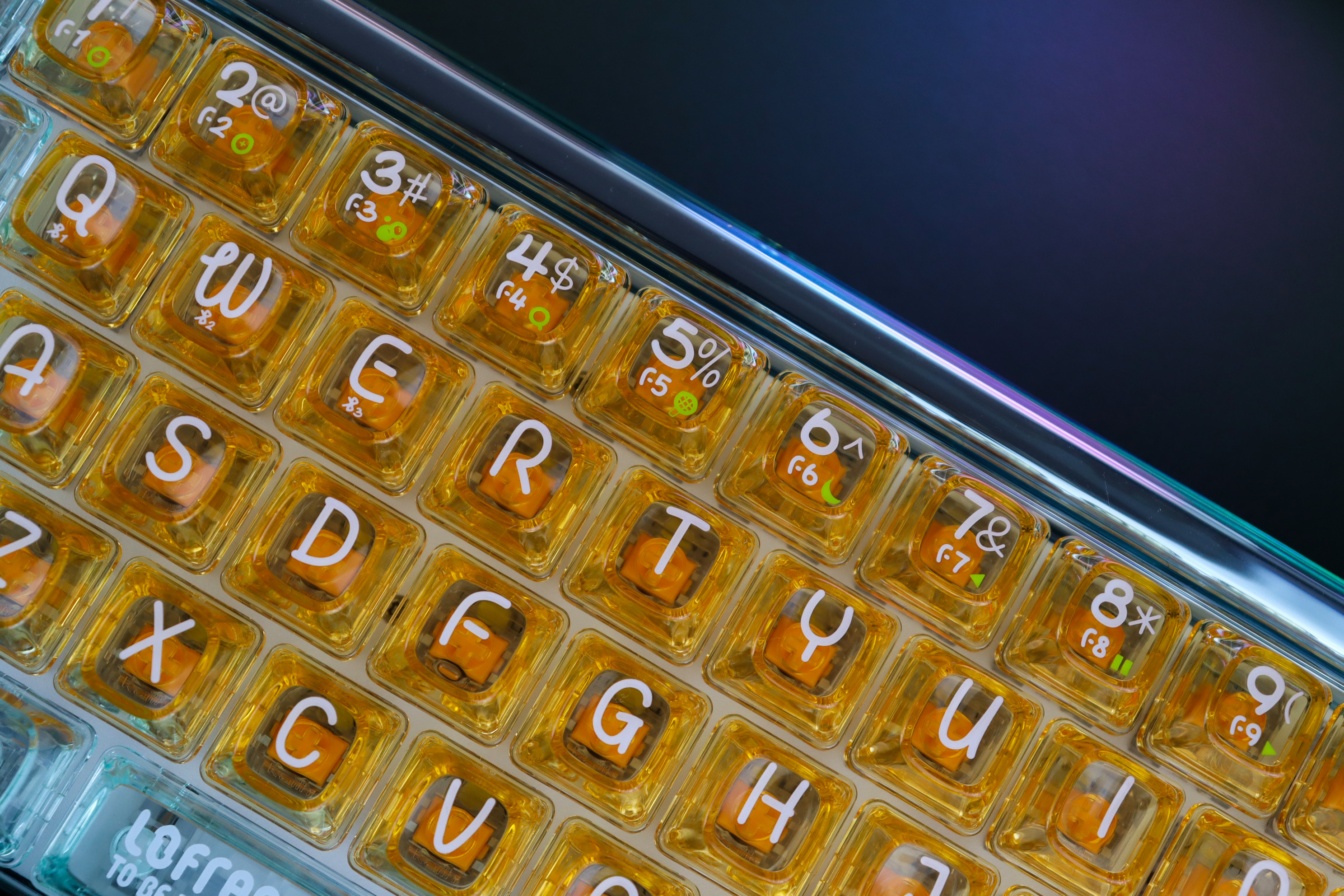 一千块，透明键盘，将手上那2平方做成工艺品的理念，我只爱洛斐