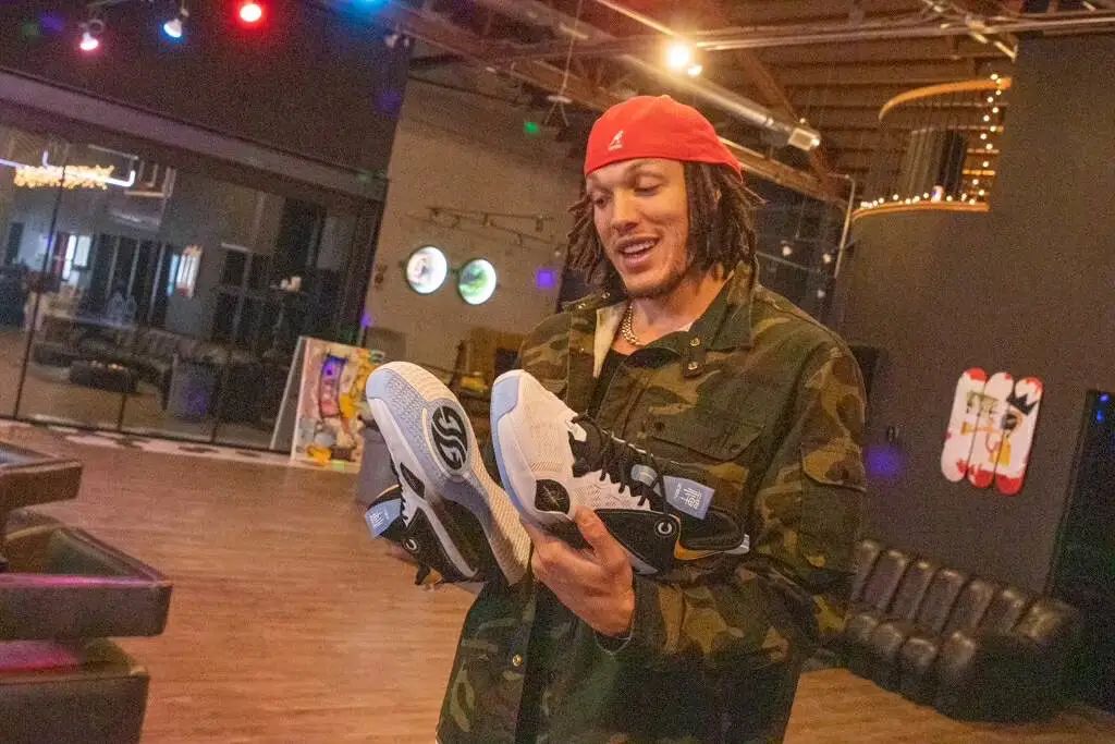 太卷了180还穿增高鞋,盘点600多的球星签名战靴性能真高