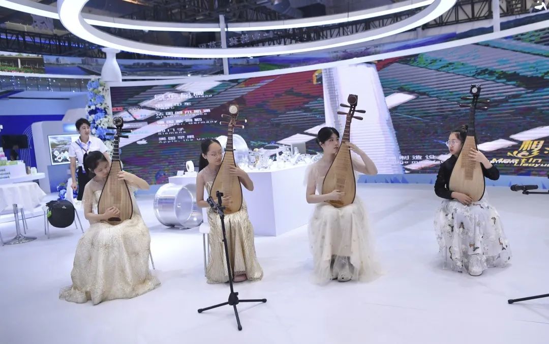 鎶㈠厛鎺㈢濂ョ壒鑾辨柉,鎶㈠厛鎺㈠崠鍦哄畬鏁寸増