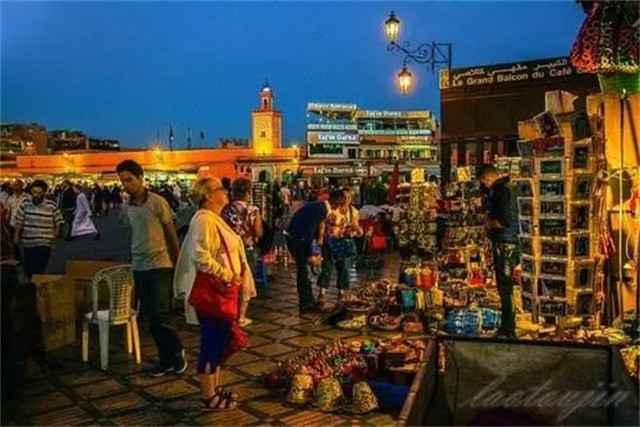 非洲“倒爷”在广州：28寸行李箱装着发财梦