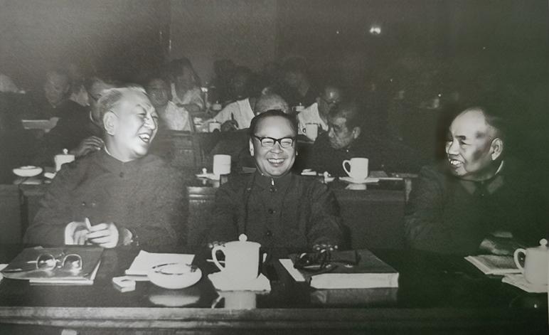 *世友许**甩掉褂子，要以武会友，*飚耿**是如何回应的？