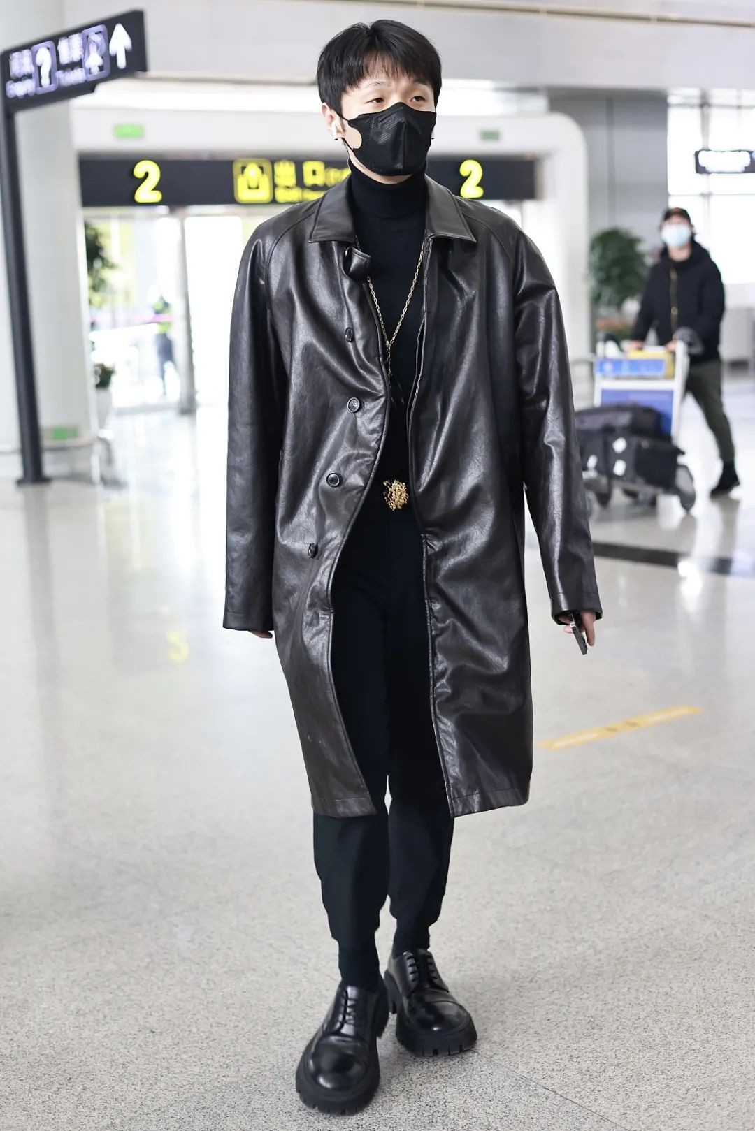 男士宽松大衣怎么穿搭好看,男士大衣搭配衣服技巧