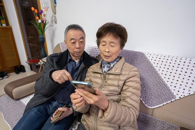 离家出走8年的堂妹突然联系我，一再强调不能把她信息透露给小叔