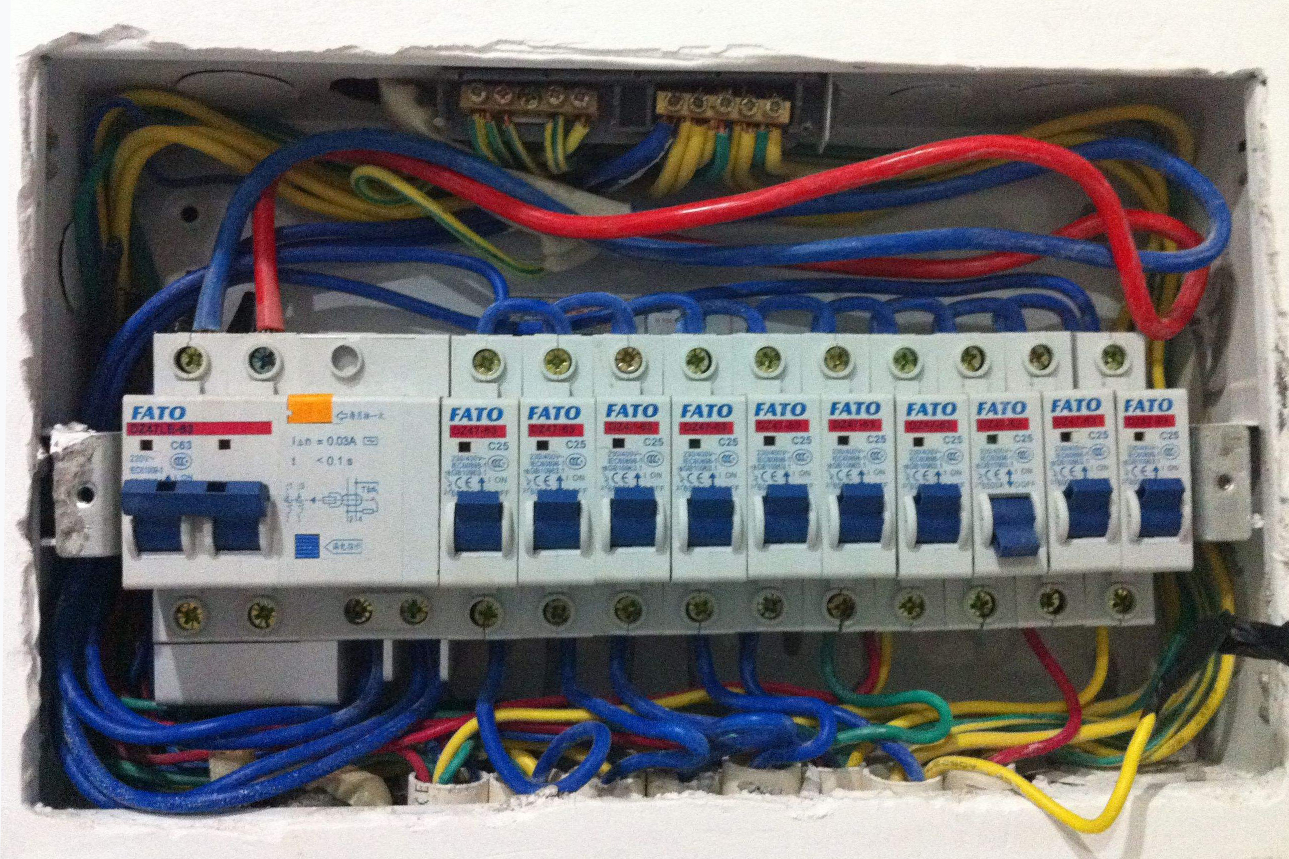 家庭电路开关跳闸原因,家中总开关跳闸的原因和解决方法