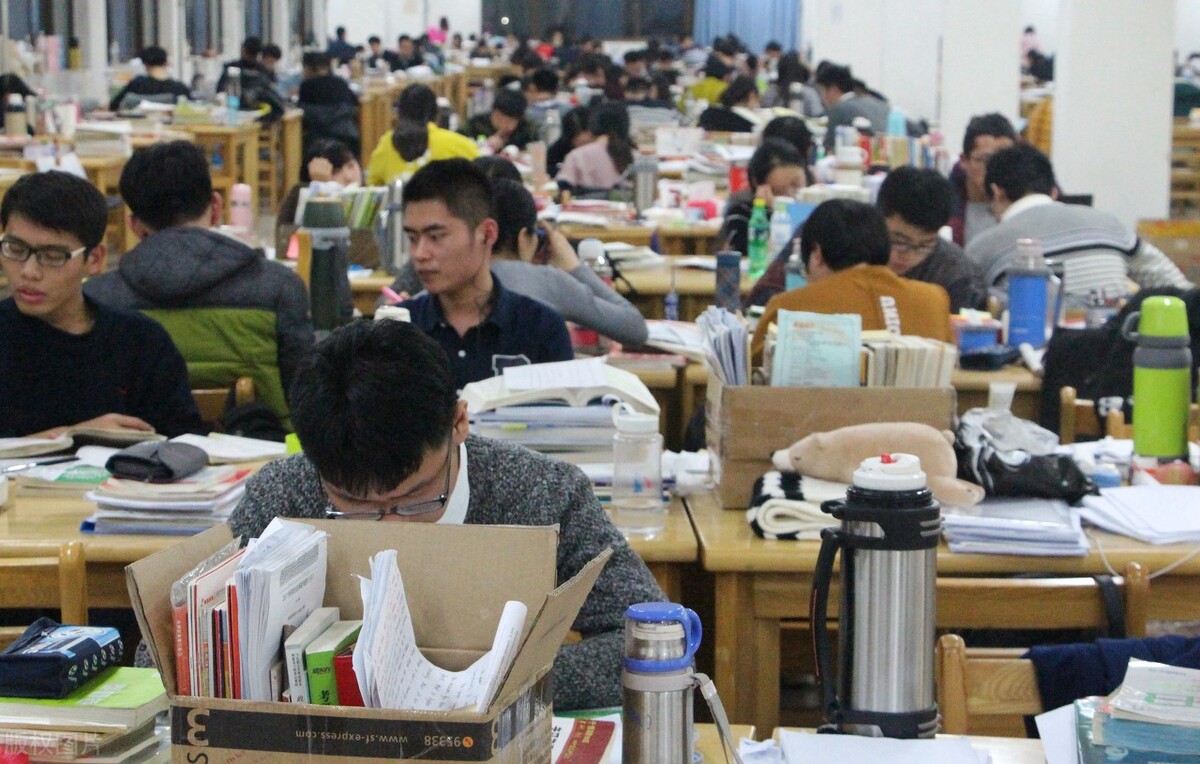 就业率仅为56%，华中师范大学，究竟打了谁的脸？