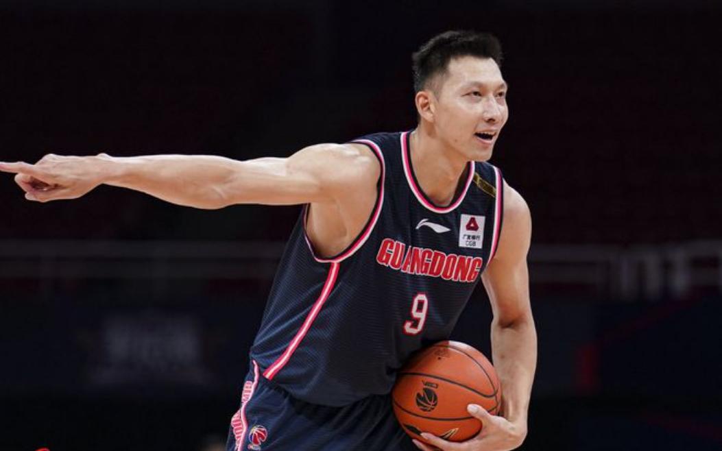 易建联娶巴西足球宝贝,易建联和荆灵爱情故事