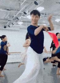 丝袜上可以纹身吗,穿丝袜能看出来纹身吗