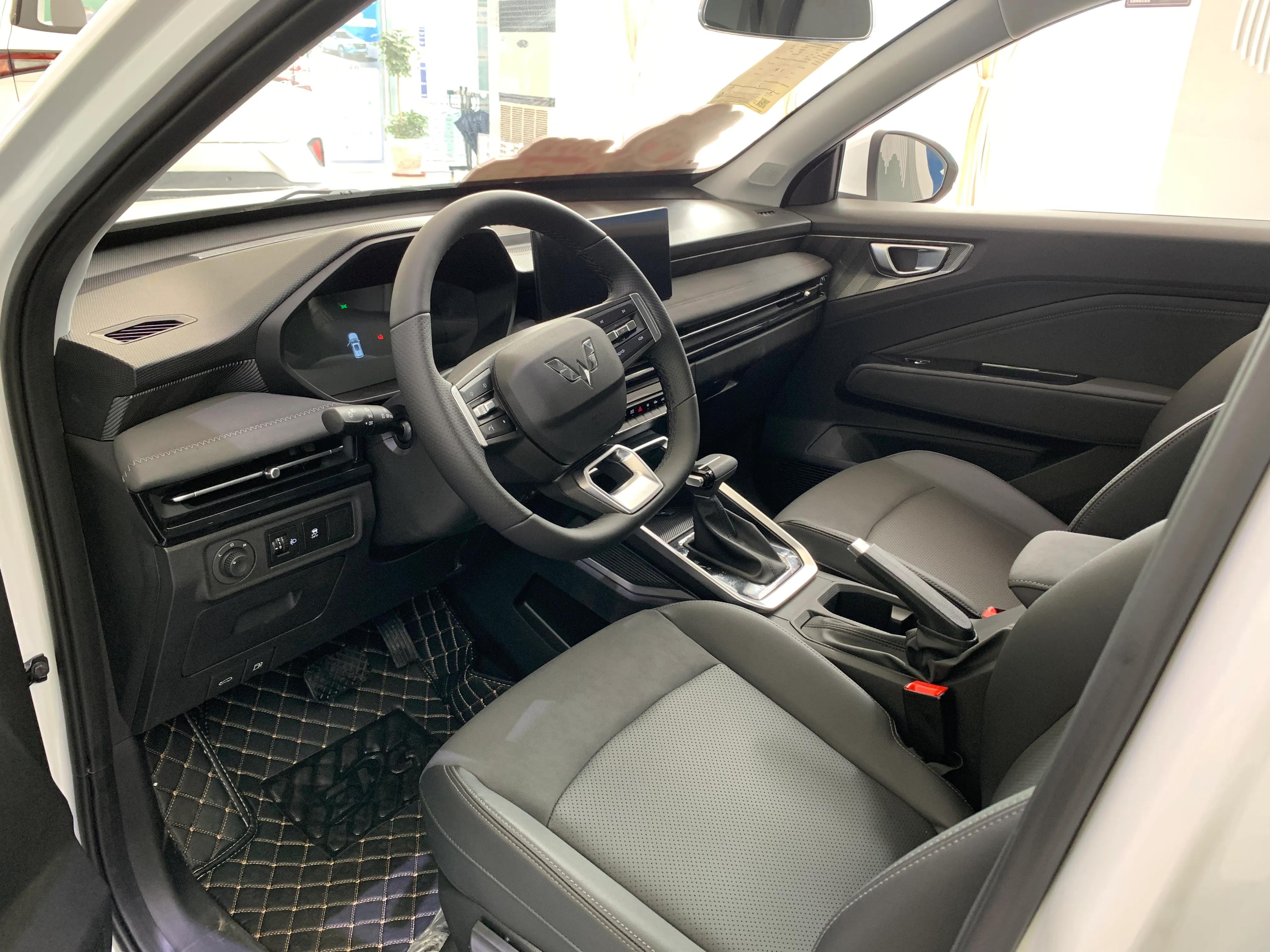 五菱星驰黑色suv,五菱星驰潮酷型黑武士