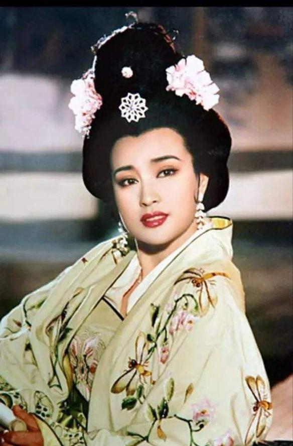 女明星扮嫩图片大全,扮嫩女明星年轻时