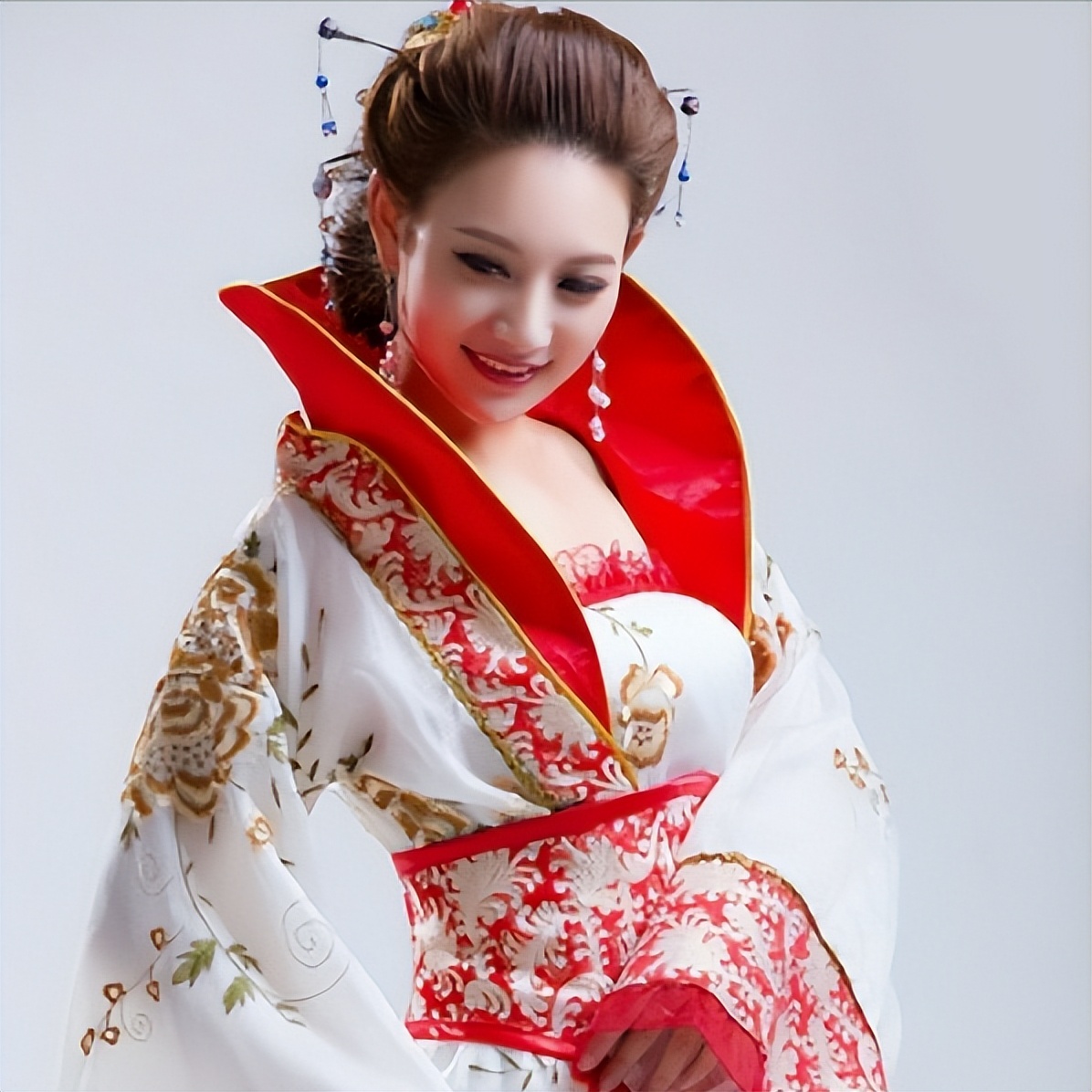 唐朝仕女服饰纹样有哪些,唐朝女装风格上有什么特点