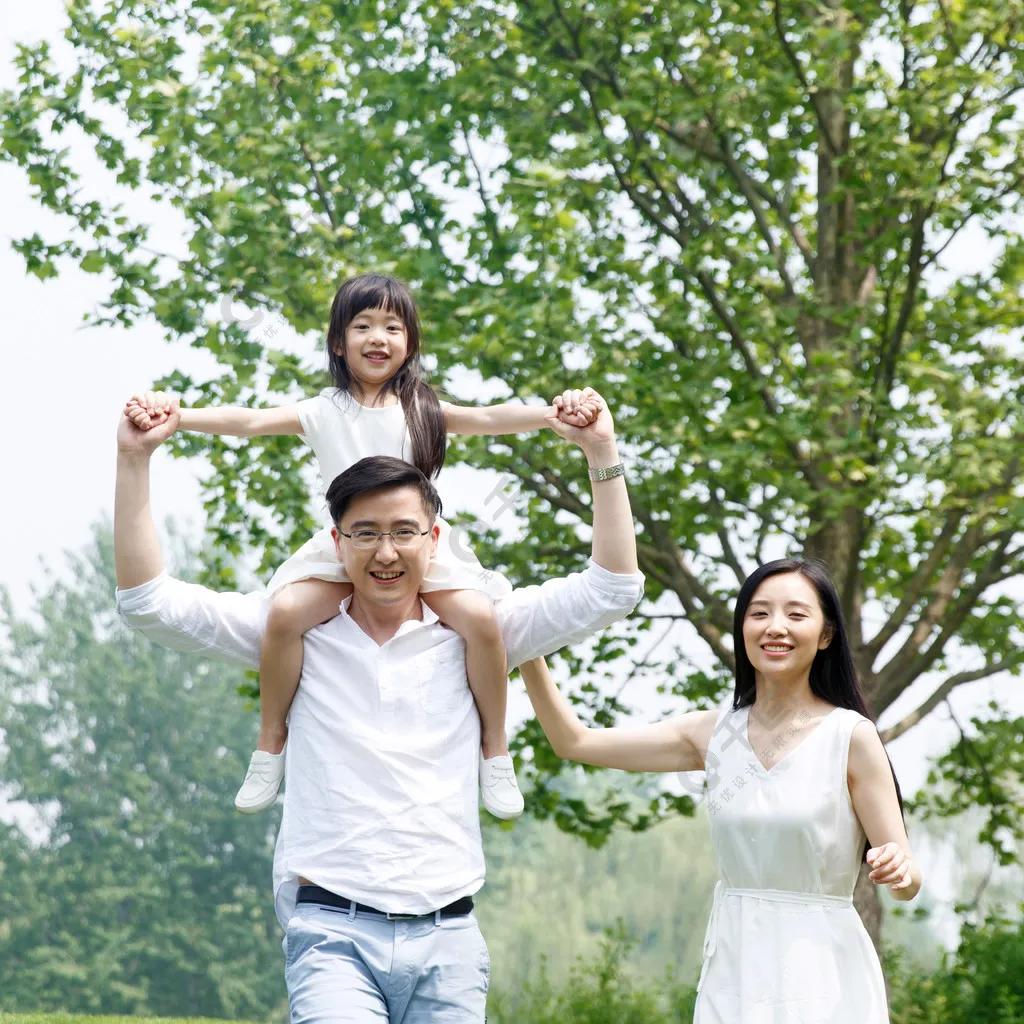 婆婆退休金四千每月问儿媳要三千,婆婆退休金5000却总问我们要钱