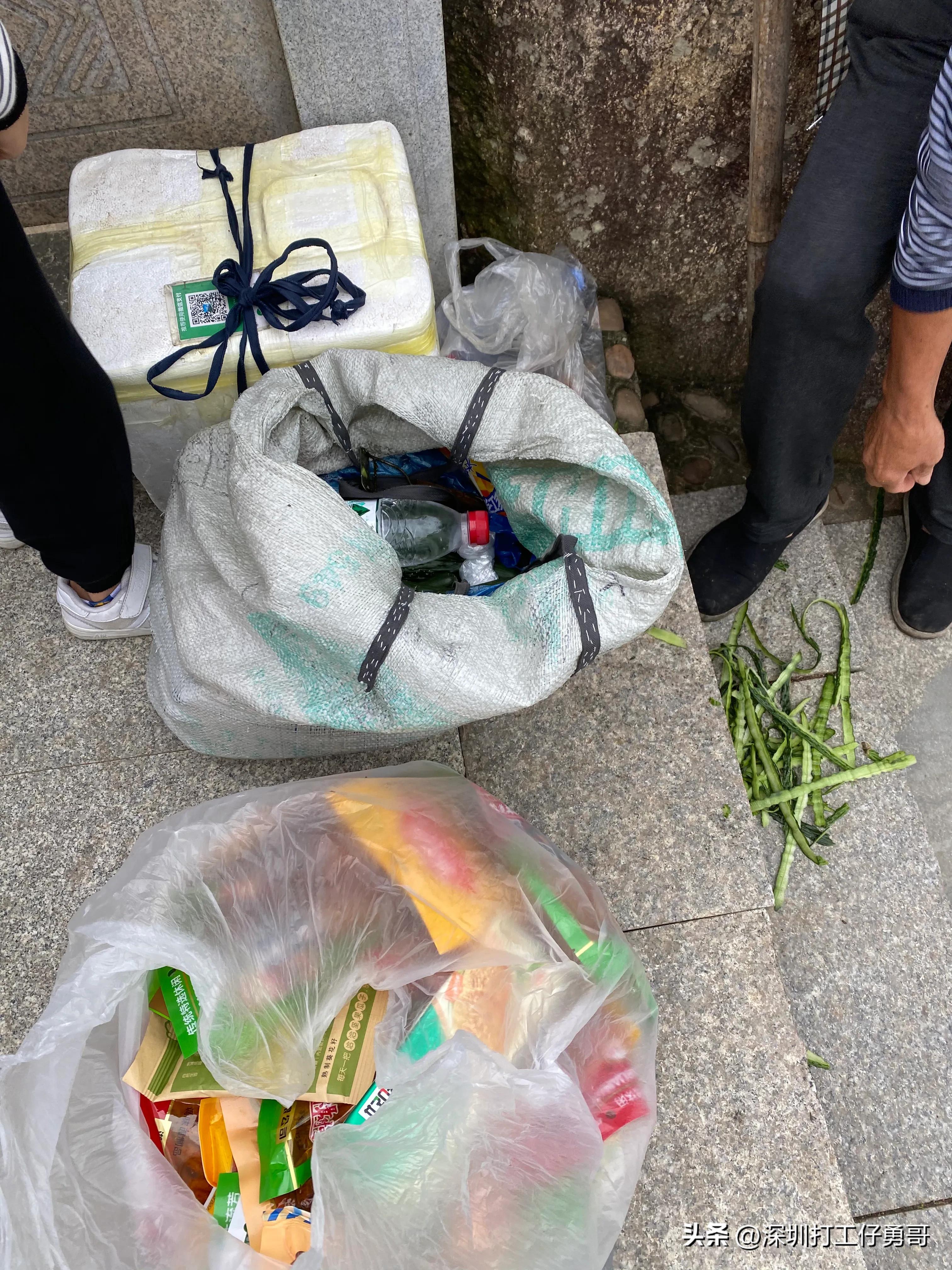 大叔如何巧将青瓜的价格提升10倍?记录疫情下菜贩子的华丽转身