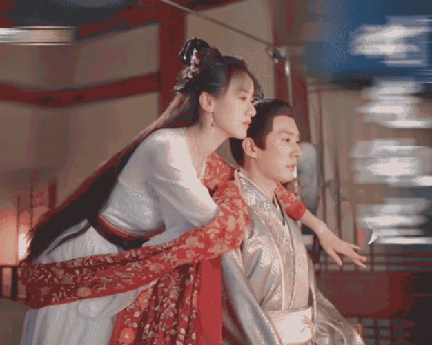 她被誉为神颜小花被李冰冰力捧,她曾被誉为娱乐圈校花