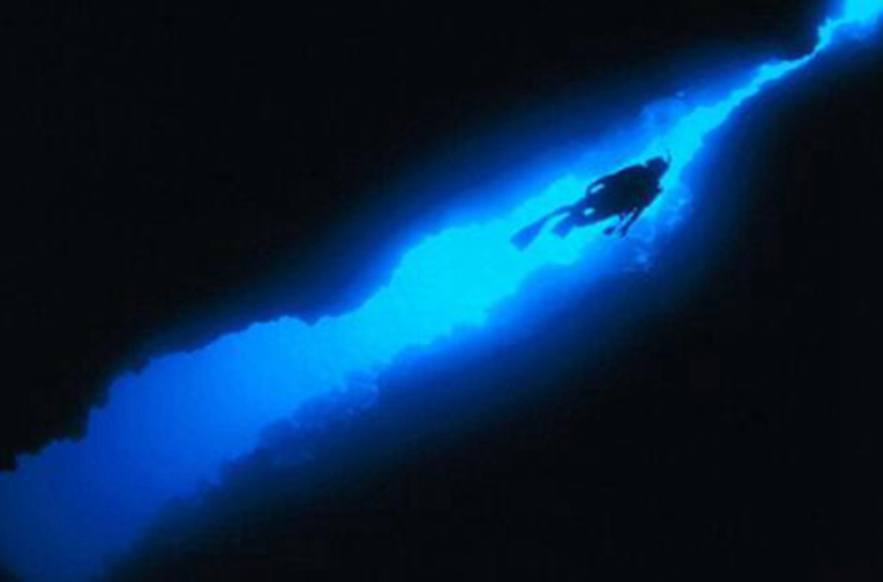 地球内部正在不断的吞噬大量的水,地球正在喝水每年都吃掉了多少水