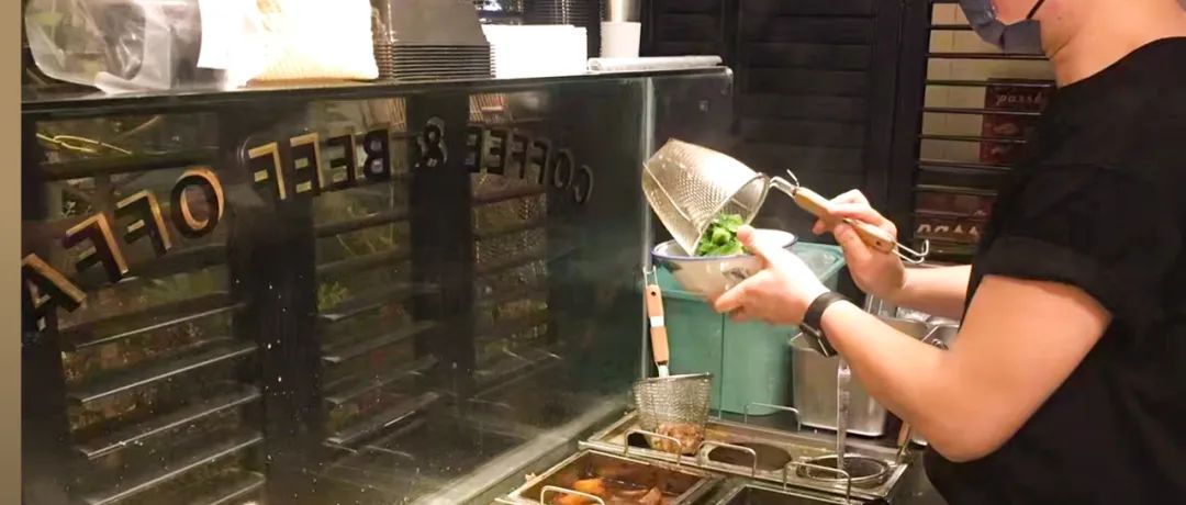 乡村基更新招股书；古茗布局咖啡赛道；锅圈食汇赴港IPO...|周报