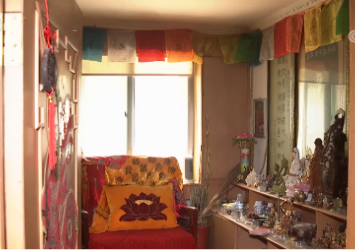 “假活佛”王兴夫：10年骗2亿，毒誓控制女弟子，被捕时自扇耳光