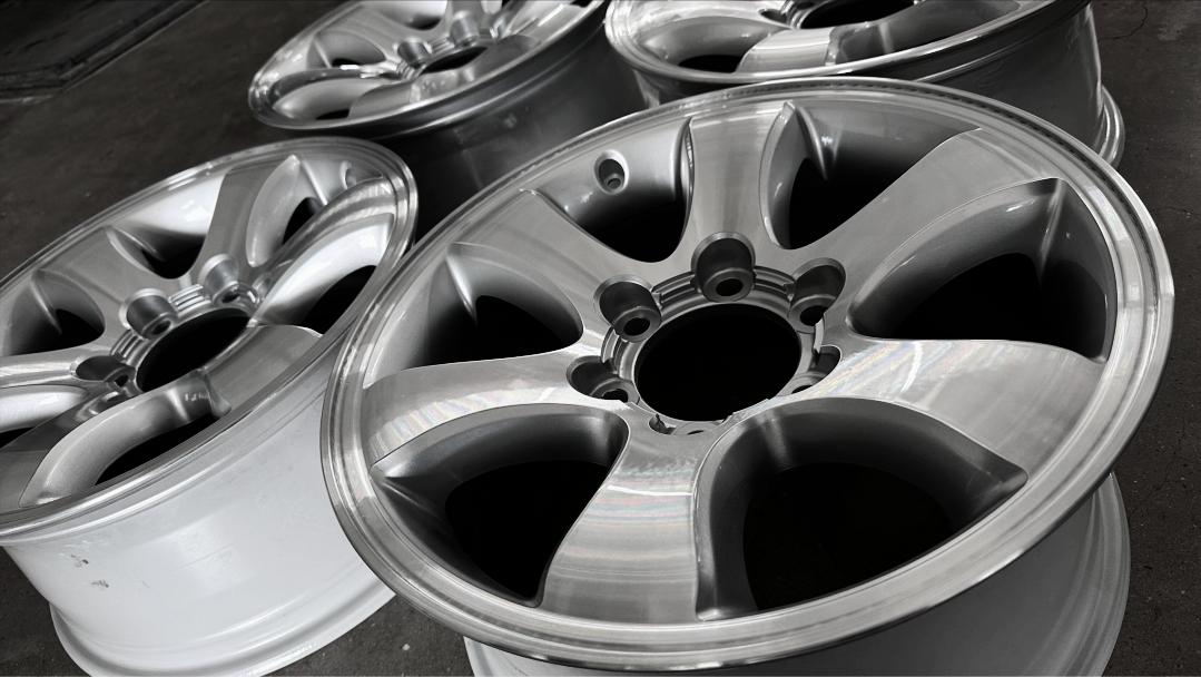 03年丰田霸道全车翻新多少钱,2004款丰田霸道拆车视频