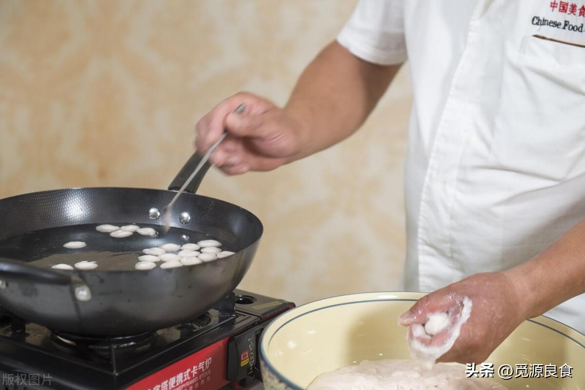 哪种食品添加剂制作鱼丸有筋丝的,用什么添加剂制作鱼丸鱼味不变的