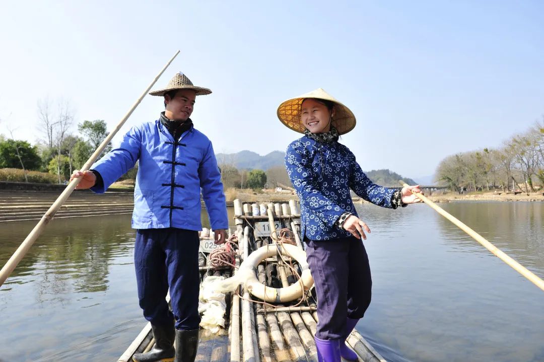 展风采•家故事全国最美家庭陈佳：武夷山九曲溪上的竹排夫妻