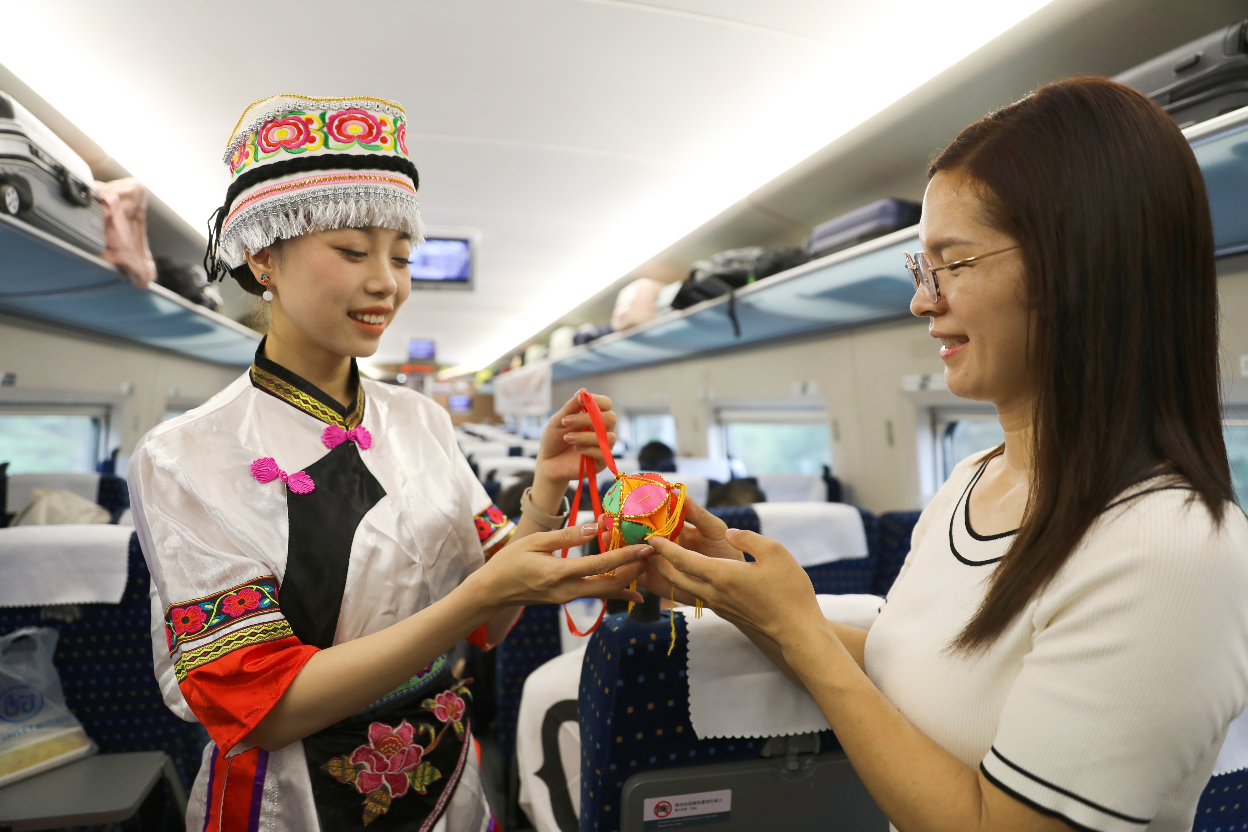 国铁南宁局加开多趟列车,国铁南宁局国庆发送旅客多少