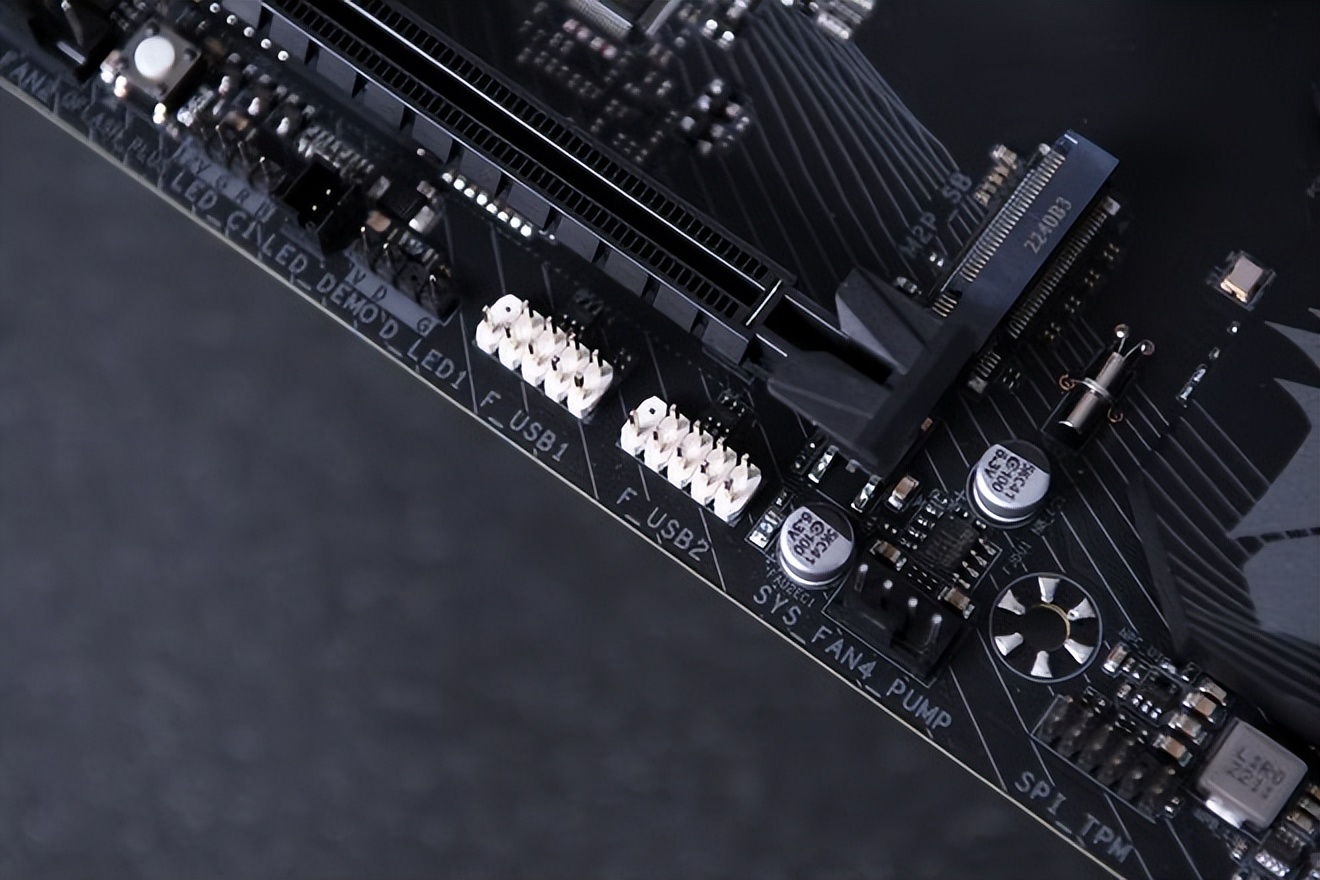 技嘉b760m电竞小雕是丐版吗,技嘉b760ddr4小雕评测