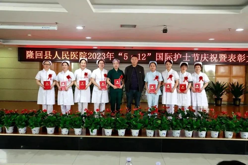 发展护士队伍改善护理服务演讲稿,发展护士队伍改善护理服务黑板报