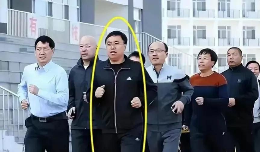 盘锦教育局长“意外”去世,疑因与老婆闺蜜偷情被堵门后坠楼身亡