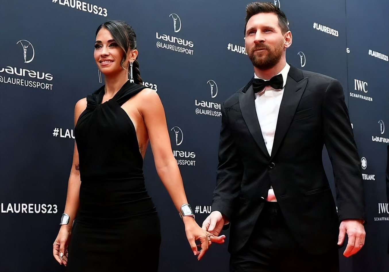 安东内拉陪梅西领奖,安东内拉晒梅西陪滑雪