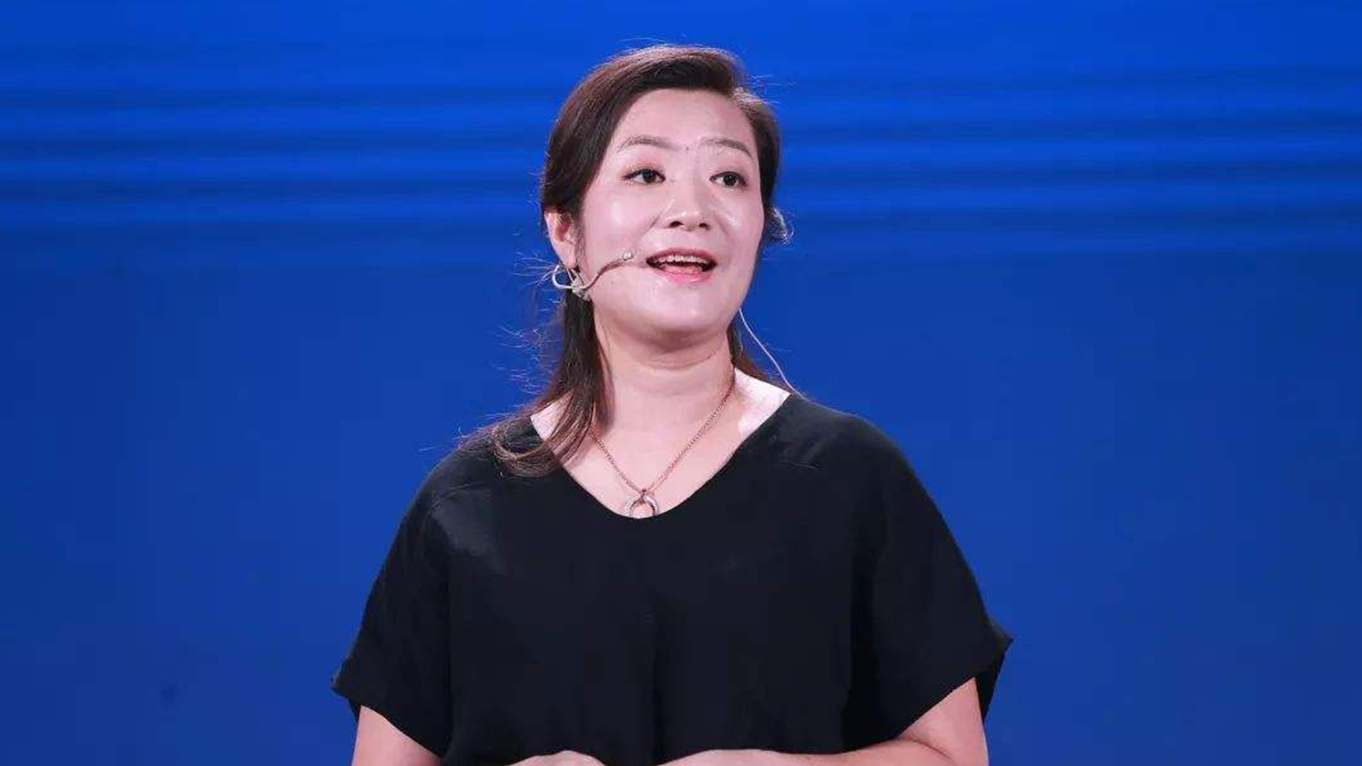 钱治亚瑞幸咖啡视频,钱治亚瑞幸