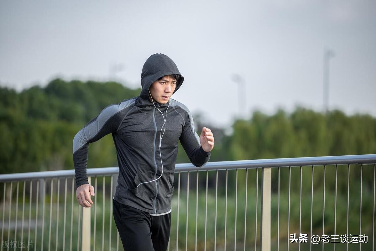 健身房跑步与室外跑步,在健身房怎样练习跑步的基础训练