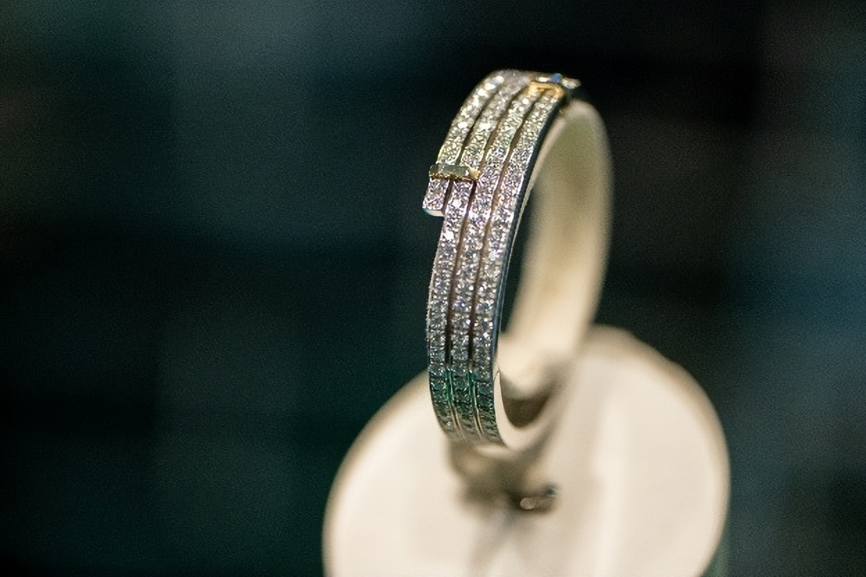 缤纷艺趣，尽享欢愉2022蒂芙尼节日季限时体验空间璀璨开启