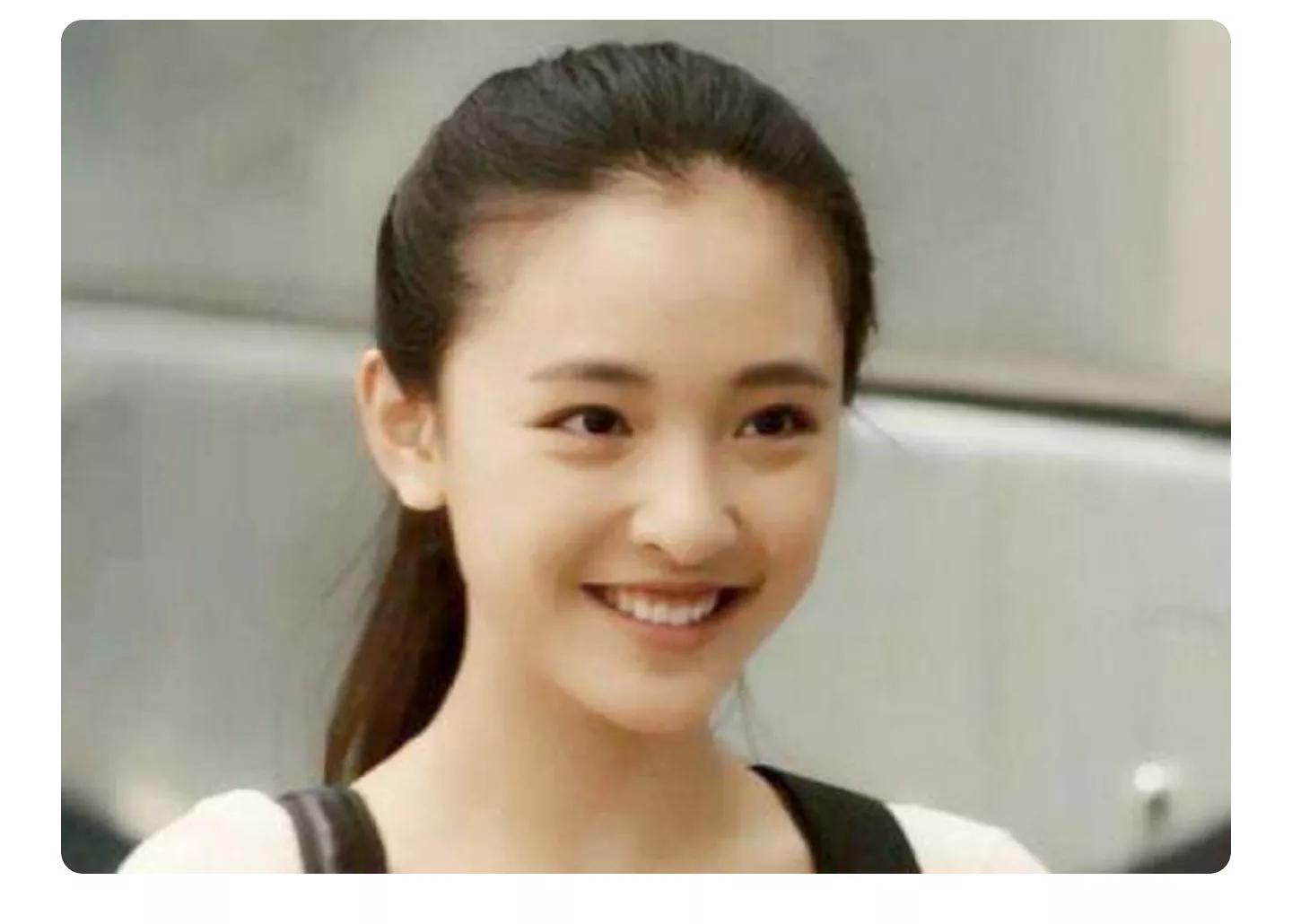 她是武汉“最美校花”，却因被迫喝尿上热搜：现在几人认识？