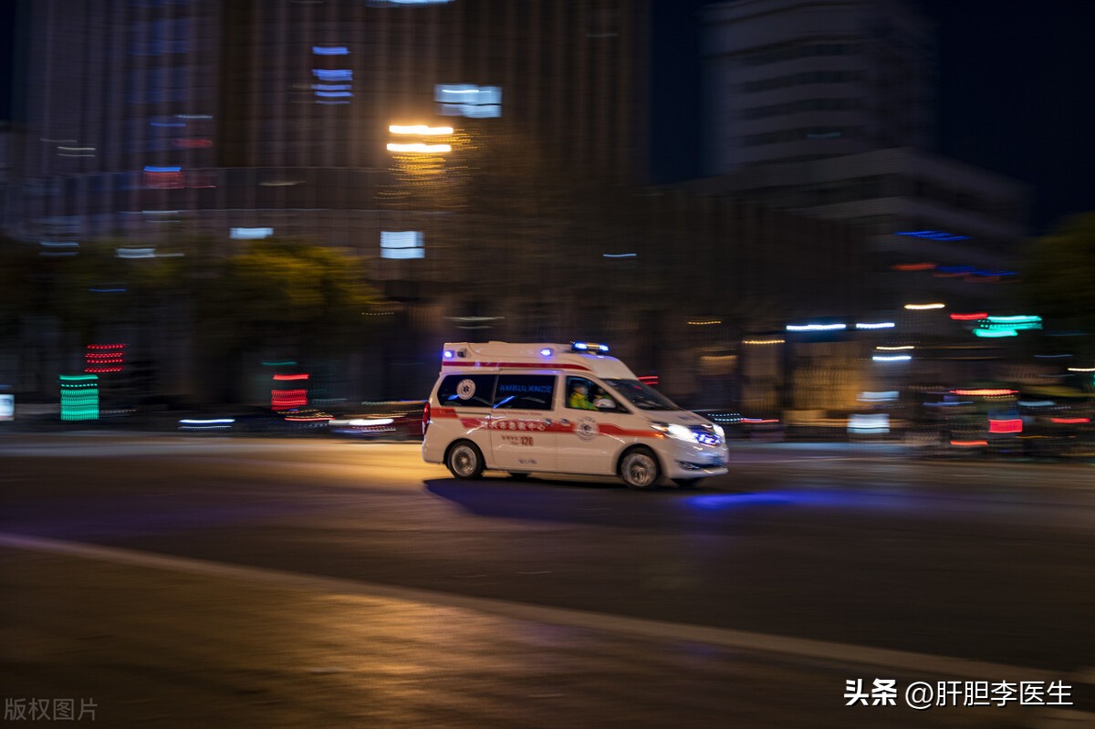 喝酒后晕倒一会儿没事了,喝酒喝急了突然晕倒