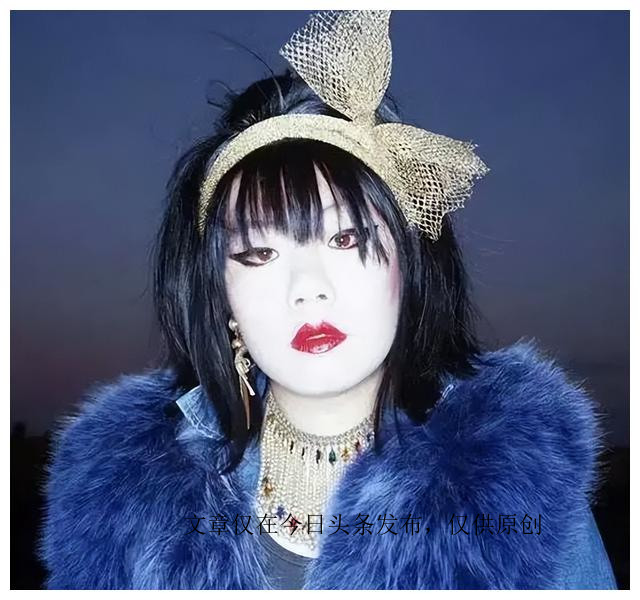 她身价过亿55岁仍然单身,她74岁身价上亿