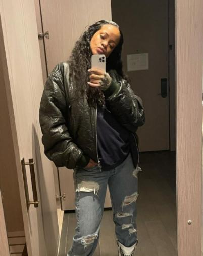 蕾哈娜挺孕肚现身,蕾哈娜户外秀孕肚图片