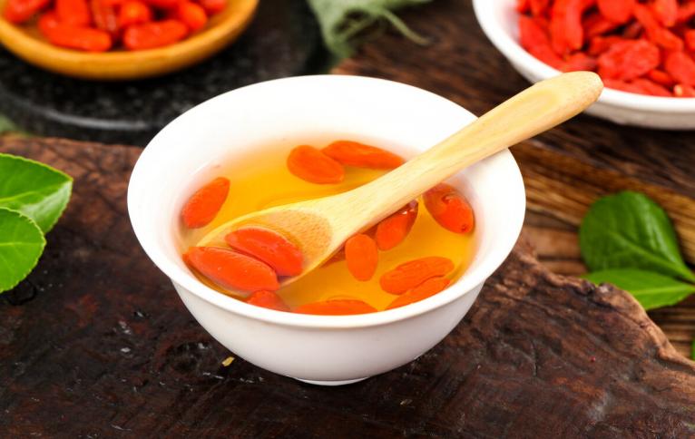 建议子女转告父母：睡前2小时，做到“5喝2不做”，轻松入眠