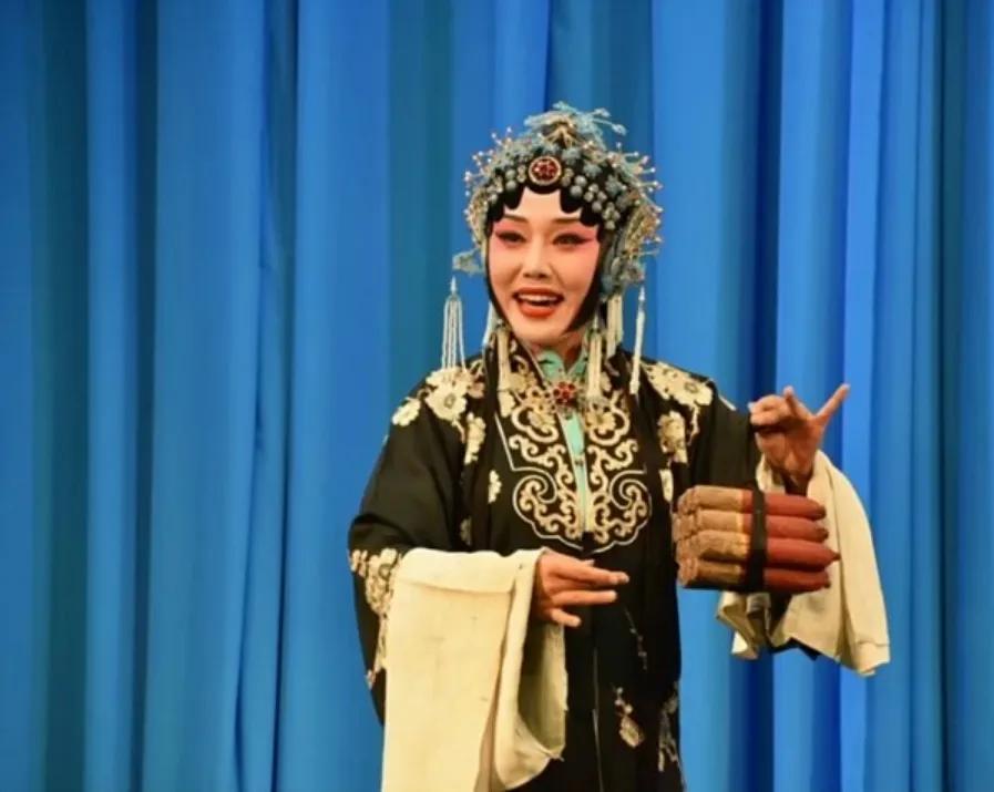 晋剧是父亲的喜好,80岁老爸爱唱晋剧