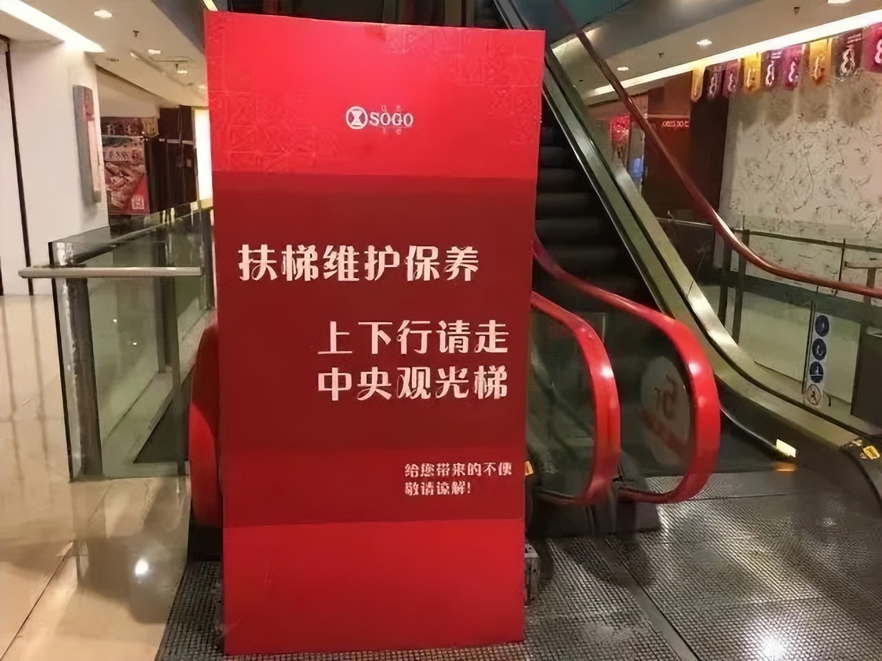 暴亏13亿，惨变空城！爆火20年的香港巨头，被内地游客抛弃了