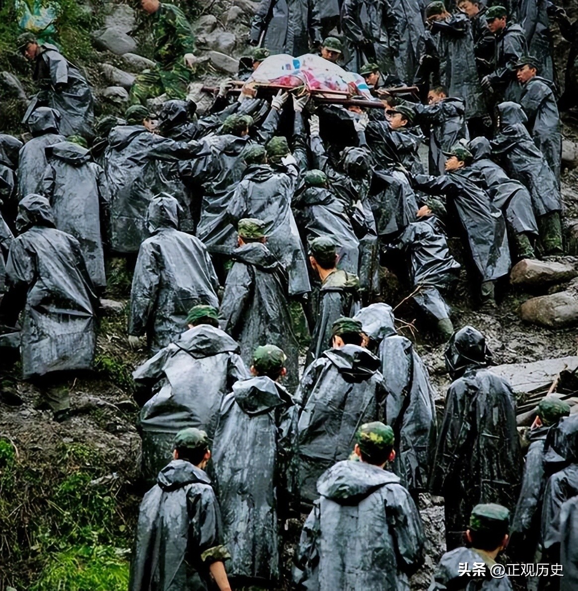 汶川地震解放军来了的动人场面,汶川地震解放军进入灾区时间