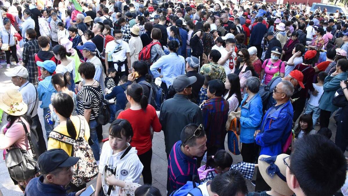 五一节全球如何看待中国人出游 (五一节适合去哪里旅游穷游)