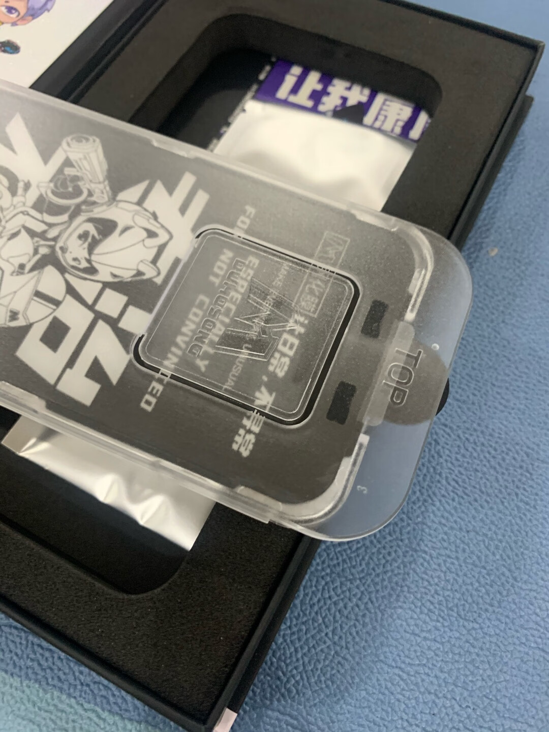 手机应该贴怎样的钢化膜比较好,手机贴钢化膜哪一种好一些