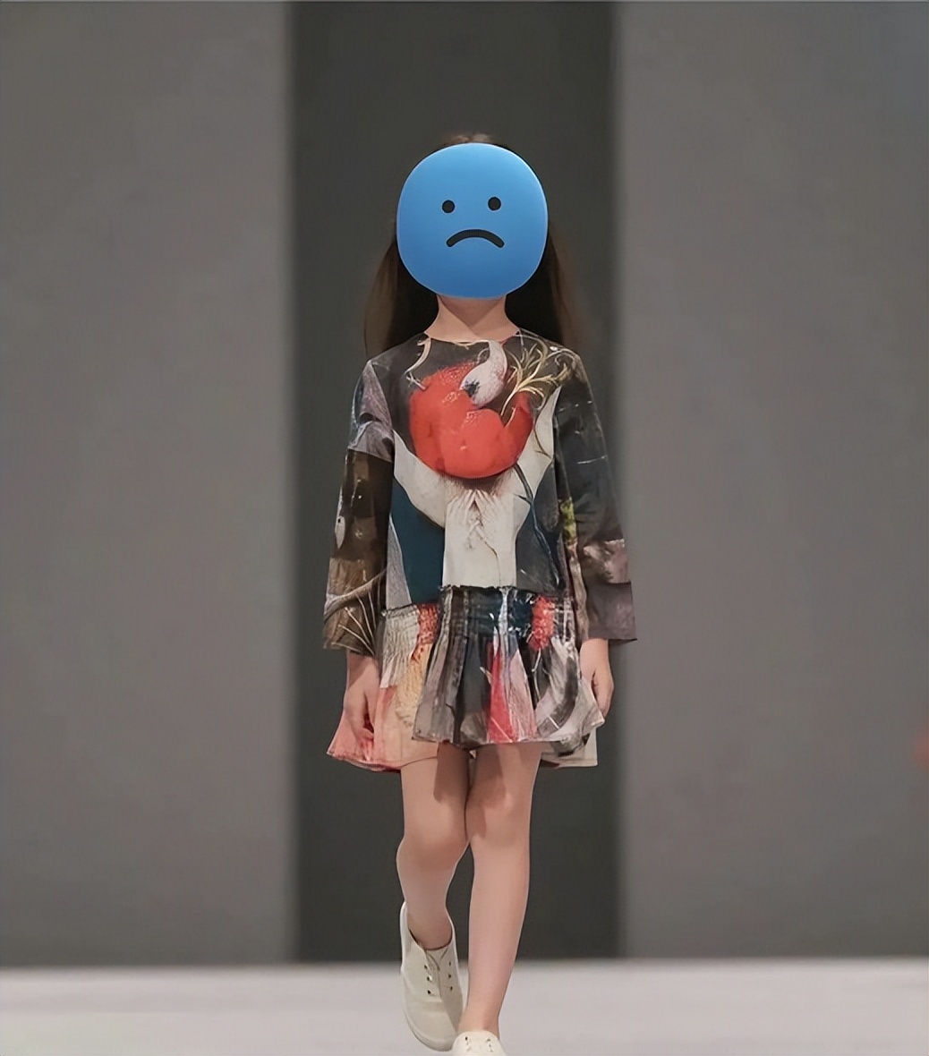 毒教材插图事件谁曝光的,江南布衣童装诡异细节