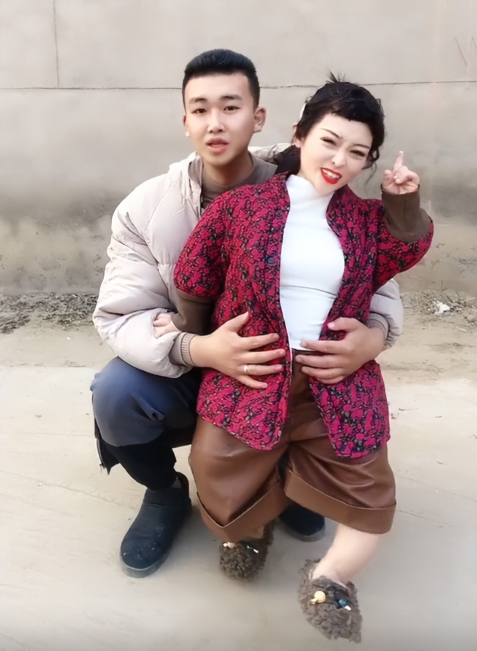 侏儒网红李会娟穿婚纱,侏儒症李会娟抖音