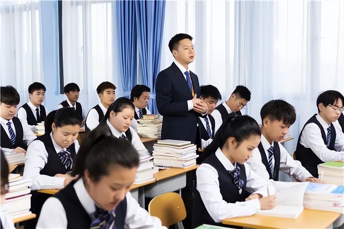 秋季报名火热进行中｜十大理由告诉你，择校为什么选择海南新东方