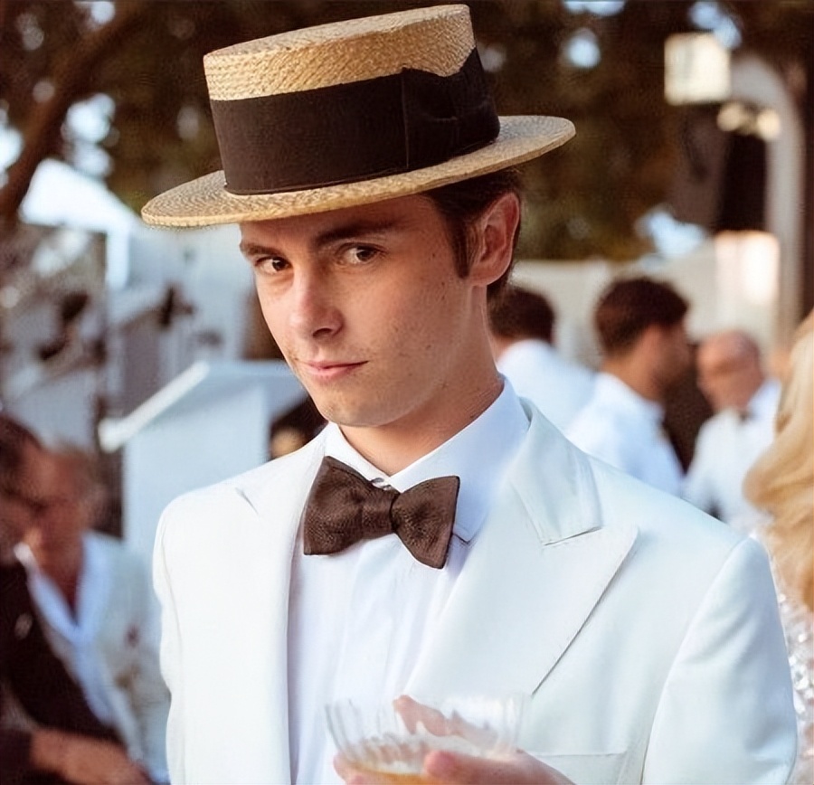 泽塔琼斯：和大25岁老公像同龄人，女儿没她漂亮，儿子遗传高颜值