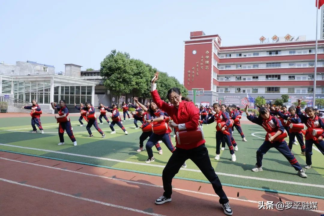 罗雄街道东屏小学大课间操,罗平罗雄街道东屏小学