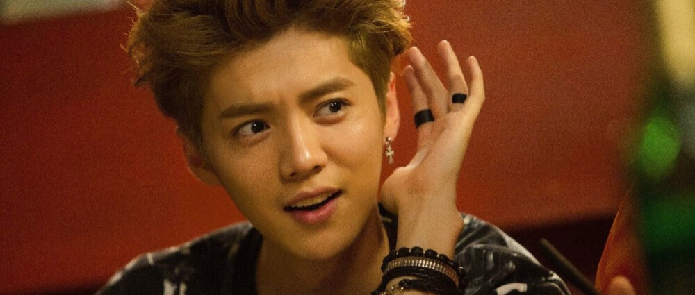 事实证明，身为“恋爱教科书”的鹿晗，已经走上了另一条大路！