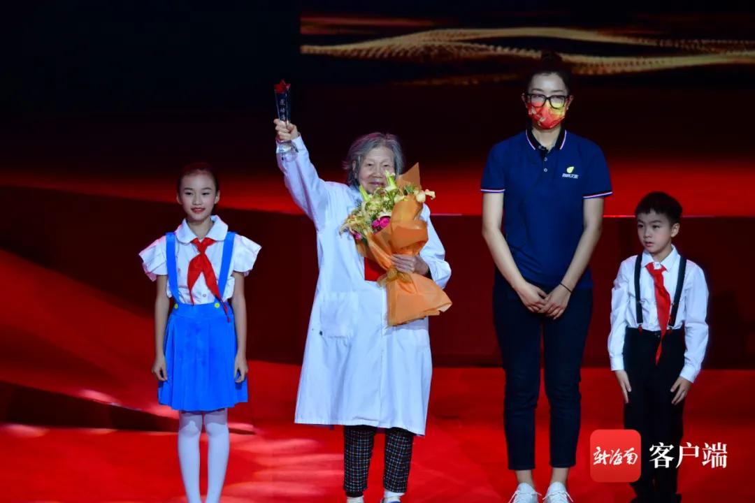 满满的感动夜空中最亮的星朗诵,满满的感动特别暖心