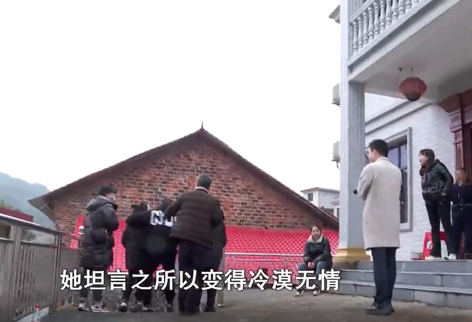 男子出车祸妻子放弃治疗,丈夫出车祸双目失明妻子不离不弃