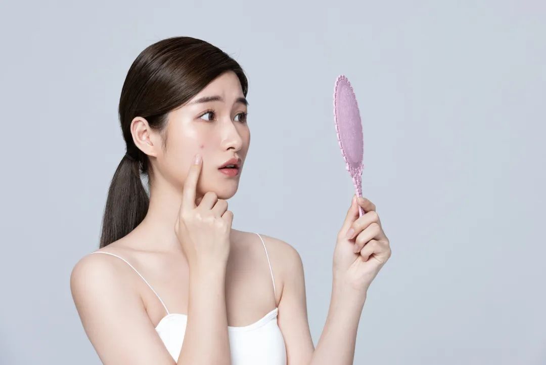 嘴周围反复长痘痘怎么治,额头痘痘反复长什么原因